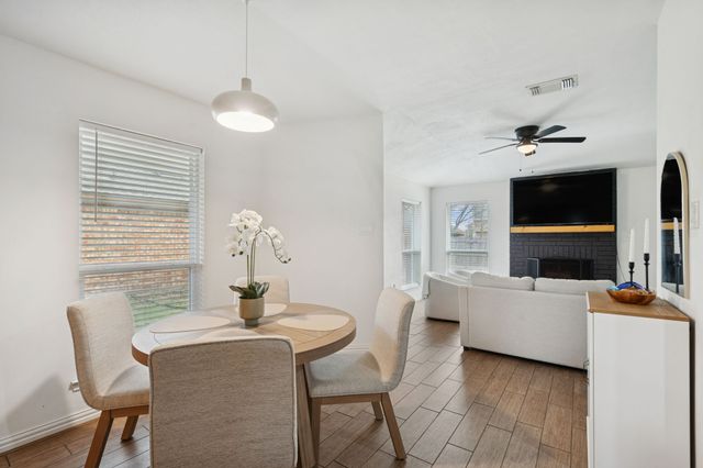 614 Eagle Trace Drive, Arlington, TX 76018