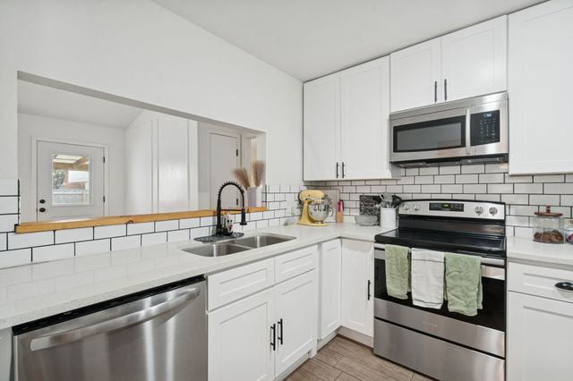 614 Eagle Trace Drive, Arlington, TX 76018