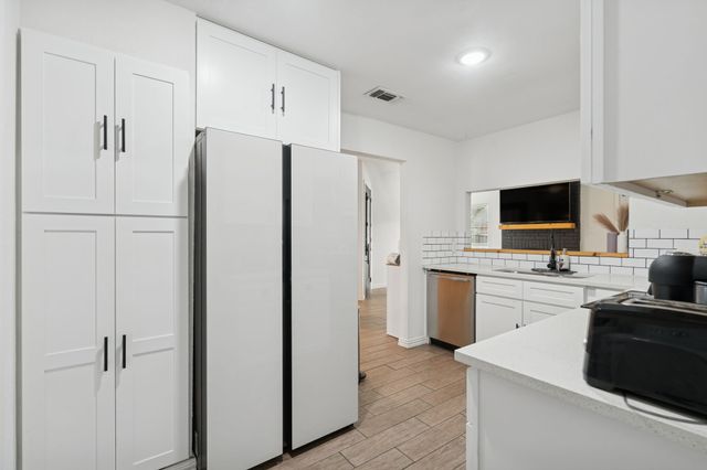 614 Eagle Trace Drive, Arlington, TX 76018