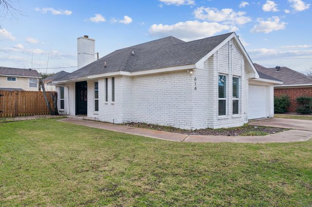 614 Eagle Trace Drive, Arlington, TX 76018