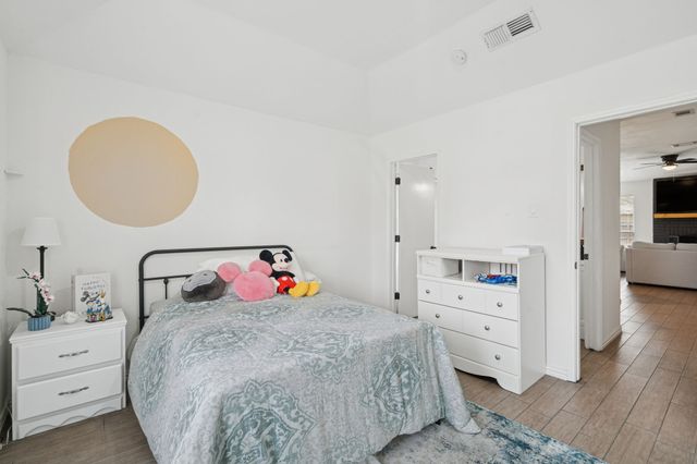 614 Eagle Trace Drive, Arlington, TX 76018