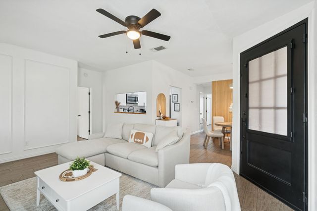 614 Eagle Trace Drive, Arlington, TX 76018