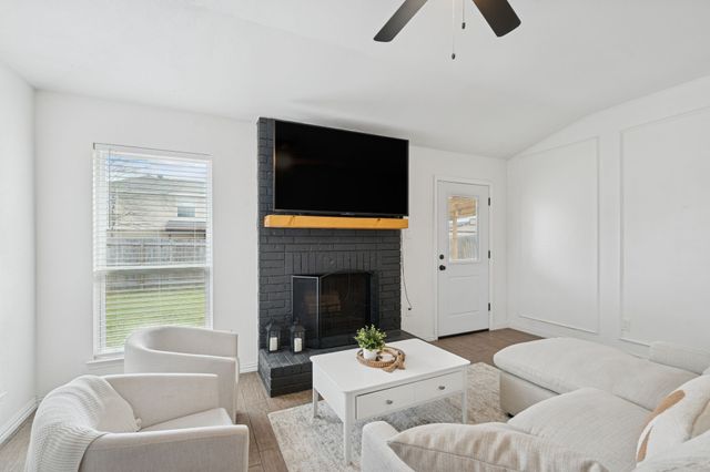 614 Eagle Trace Drive, Arlington, TX 76018