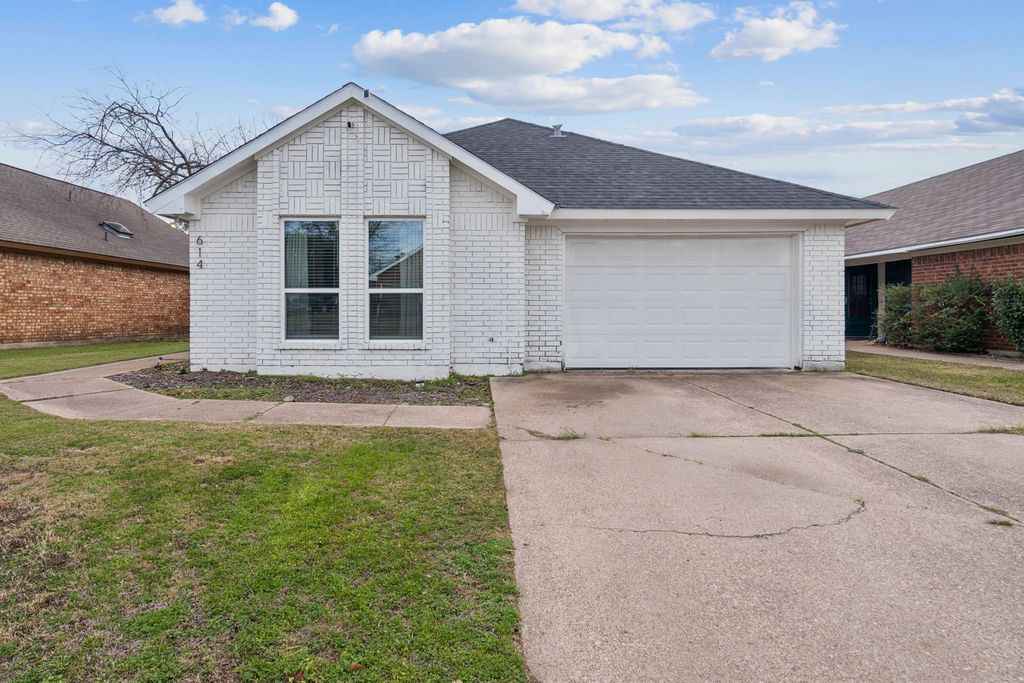 614 Eagle Trace Drive, Arlington, TX 76018