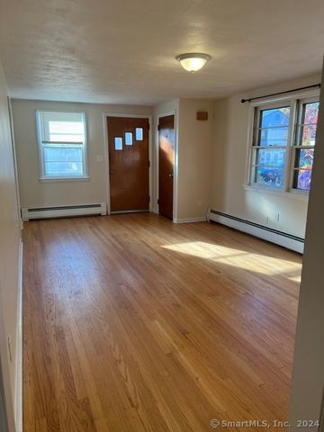 19 Ann Street, Manchester, CT 06040