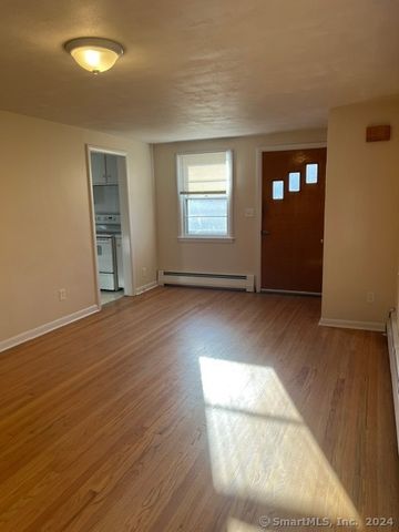 19 Ann Street, Manchester, CT 06040