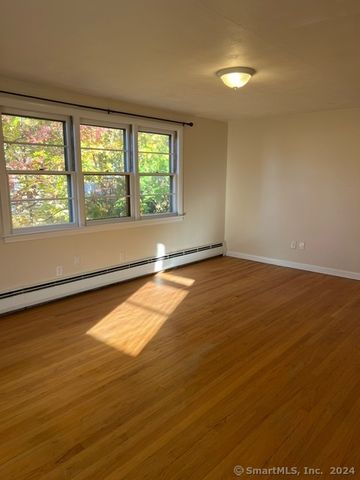 19 Ann Street, Manchester, CT 06040