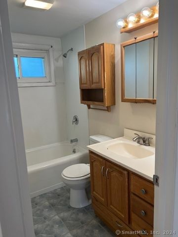 19 Ann Street, Manchester, CT 06040