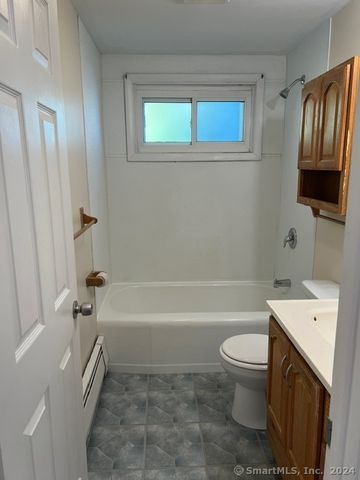 19 Ann Street, Manchester, CT 06040