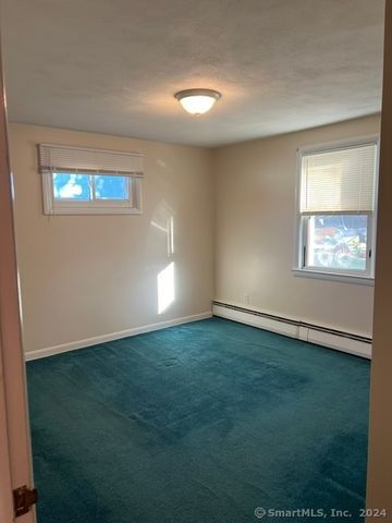 19 Ann Street, Manchester, CT 06040