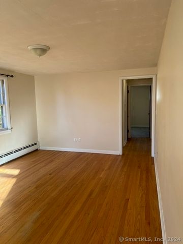 19 Ann Street, Manchester, CT 06040