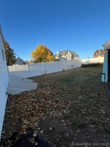 19 Ann Street, Manchester, CT 06040