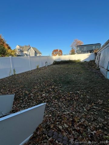 19 Ann Street, Manchester, CT 06040