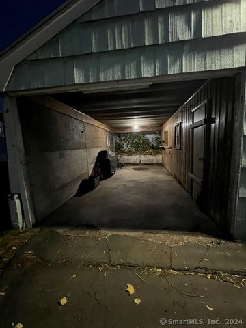 19 Ann Street, Manchester, CT 06040