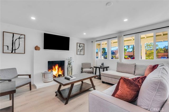651 E Hillcrest Drive, Thousand Oaks, CA 91360