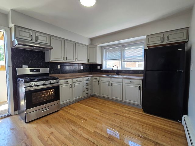 525 25th Avenue 1, Bellwood, IL 60104