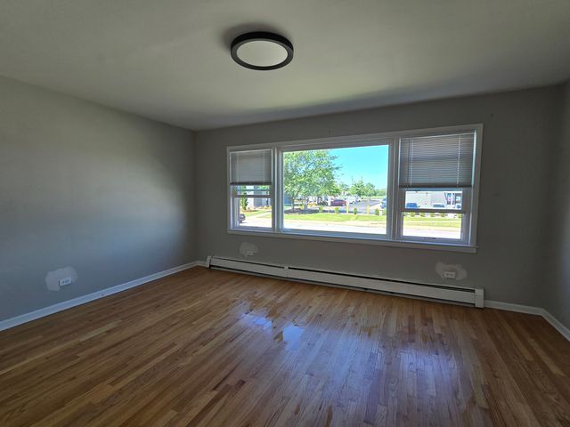 525 25th Avenue 1, Bellwood, IL 60104