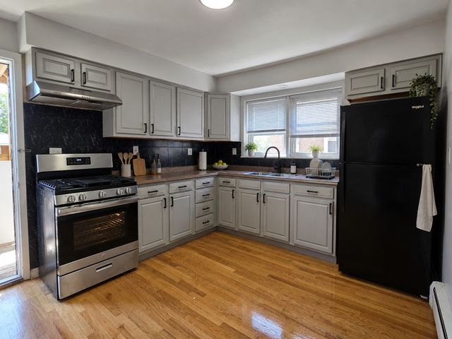 525 25th Avenue 1, Bellwood, IL 60104