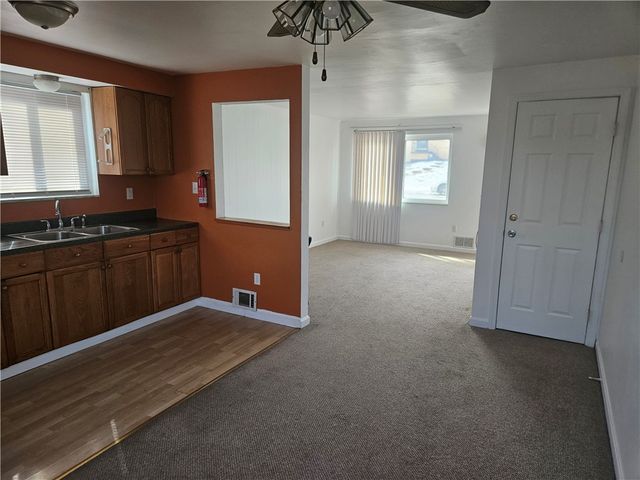 812 Westbury Rd B, N Versailles, PA 15137