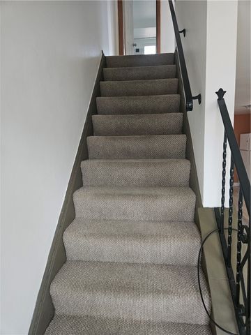 812 Westbury Rd B, N Versailles, PA 15137