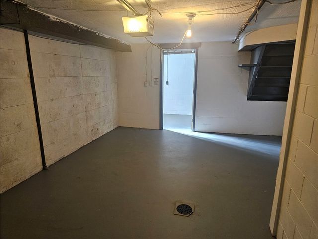 812 Westbury Rd B, N Versailles, PA 15137