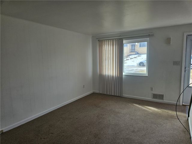 812 Westbury Rd B, N Versailles, PA 15137