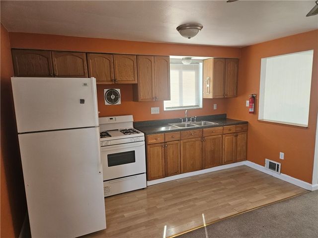 812 Westbury Rd B, N Versailles, PA 15137