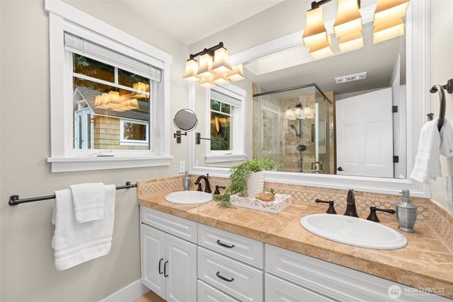 18021 SE 40th Place, Bellevue, WA 98008