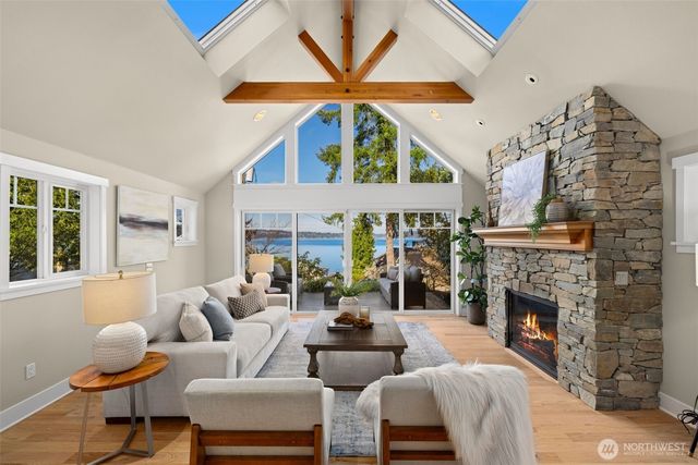 18021 SE 40th Place, Bellevue, WA 98008