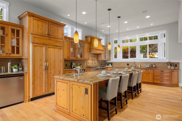 18021 SE 40th Place, Bellevue, WA 98008