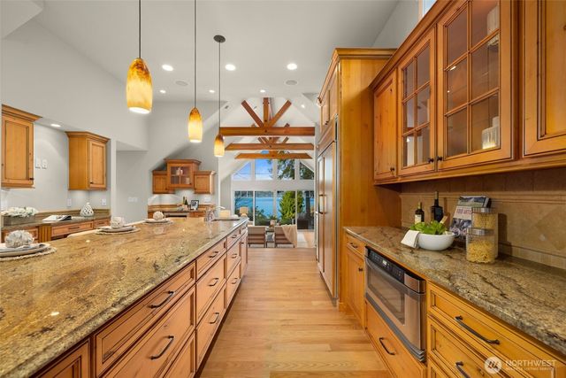 18021 SE 40th Place, Bellevue, WA 98008