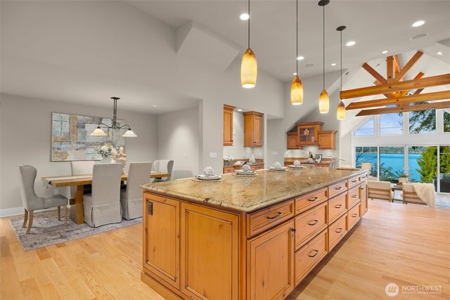 18021 SE 40th Place, Bellevue, WA 98008