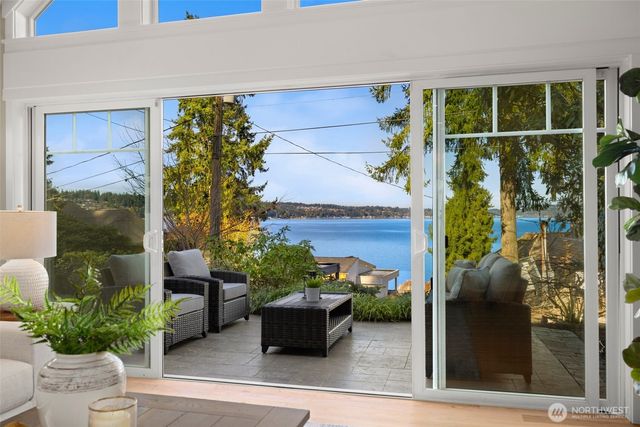 18021 SE 40th Place, Bellevue, WA 98008