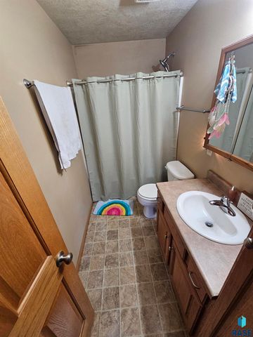 605 main Ave S Avenue S, Brandon, SD 57005