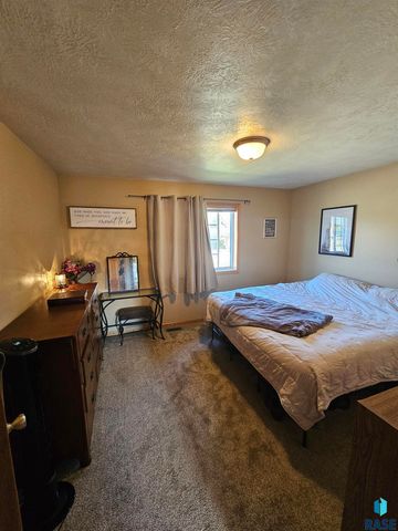 605 main Ave S Avenue S, Brandon, SD 57005