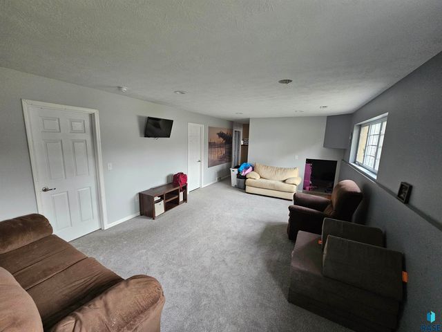 605 main Ave S Avenue S, Brandon, SD 57005