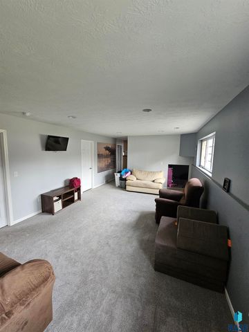 605 main Ave S Avenue S, Brandon, SD 57005