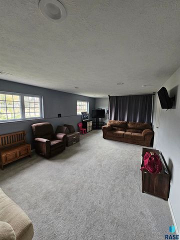 605 main Ave S Avenue S, Brandon, SD 57005