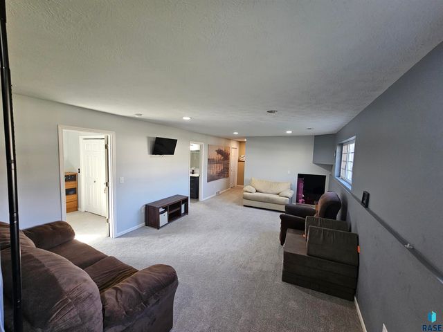 605 main Ave S Avenue S, Brandon, SD 57005