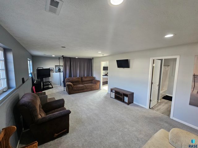 605 main Ave S Avenue S, Brandon, SD 57005