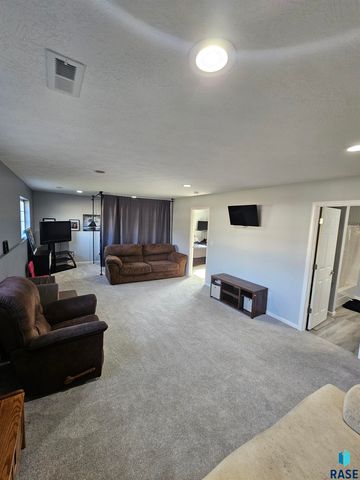 605 main Ave S Avenue S, Brandon, SD 57005