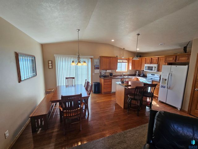 605 main Ave S Avenue S, Brandon, SD 57005