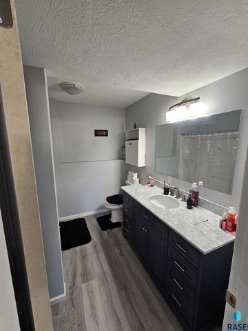 605 main Ave S Avenue S, Brandon, SD 57005