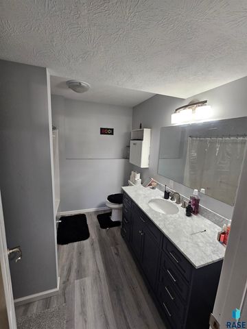 605 main Ave S Avenue S, Brandon, SD 57005