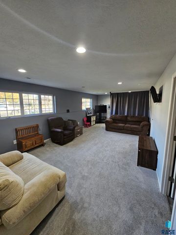 605 main Ave S Avenue S, Brandon, SD 57005