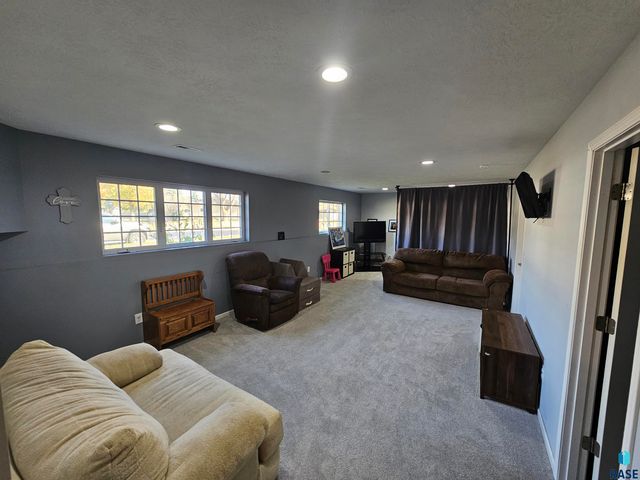 605 main Ave S Avenue S, Brandon, SD 57005