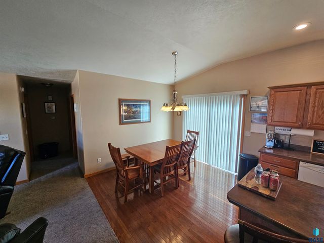 605 main Ave S Avenue S, Brandon, SD 57005