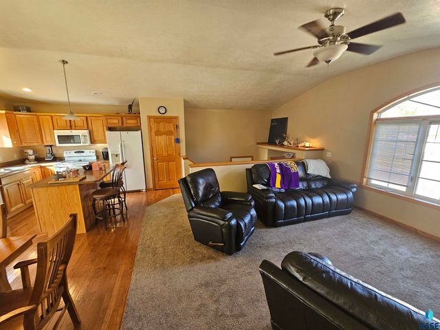 605 main Ave S Avenue S, Brandon, SD 57005