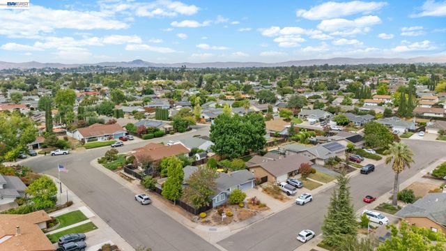1324 Flanders Way, Livermore, CA 94550