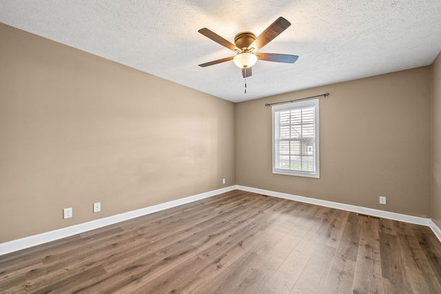 654 Fox Hound Dr, Clarksville, TN 37040